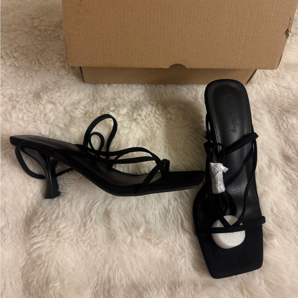 black strappy square-toe heels ₊˚⊹♡ - Picture 2 of 2